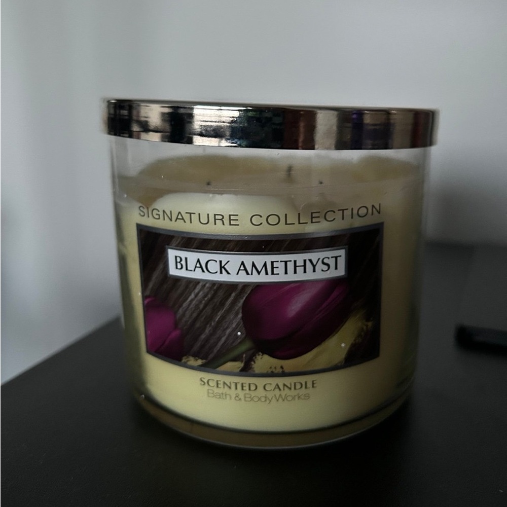Bath and Body signature collection black amethyst candle